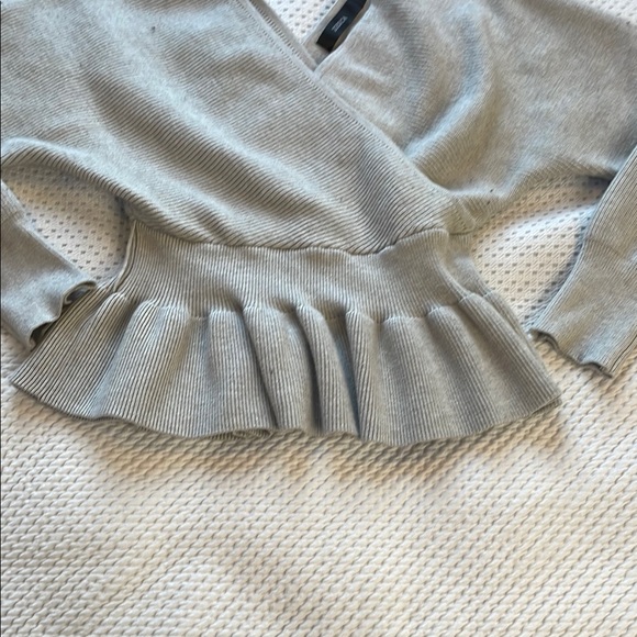 Jessica Gray Ruffled Sweatshirt - Picture 3 of 5